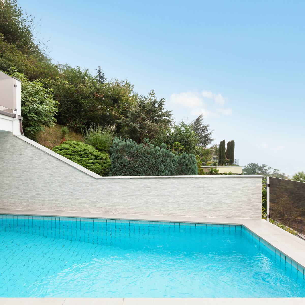 ¿En dónde es más barato comprar apartamento con piscina: Mosquera o Madrid?