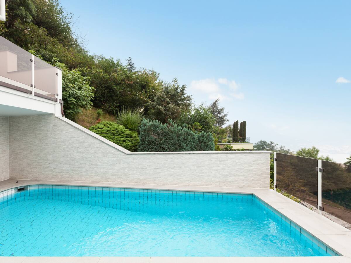 ¿En dónde es más barato comprar apartamento con piscina: Mosquera o Madrid?