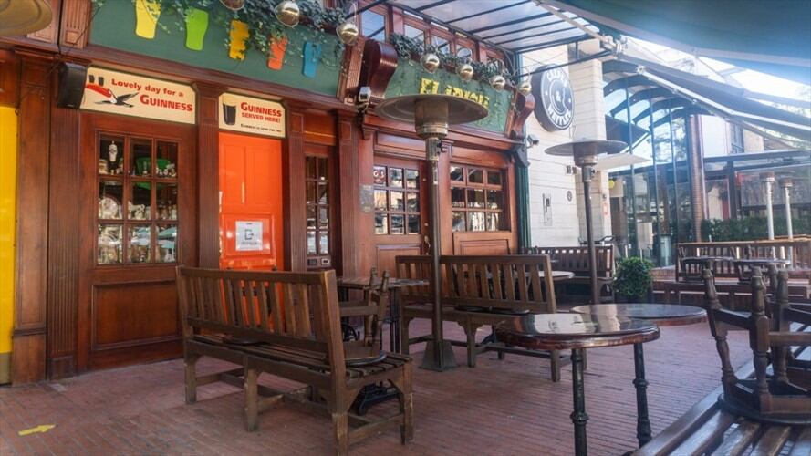 Alcaldía ordenó el cierre de los gastrobares en Bogotá. Foto: Getty Images