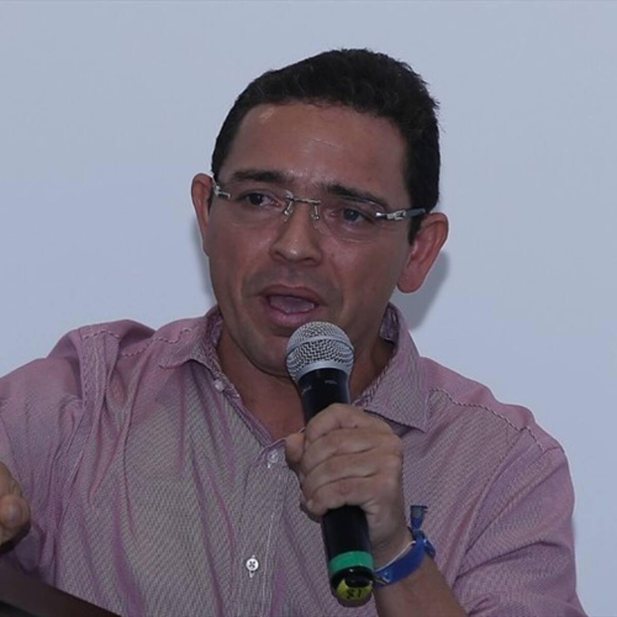 Por incumplir ley de cuotas, suspenden a gobernador electo del Magdalena