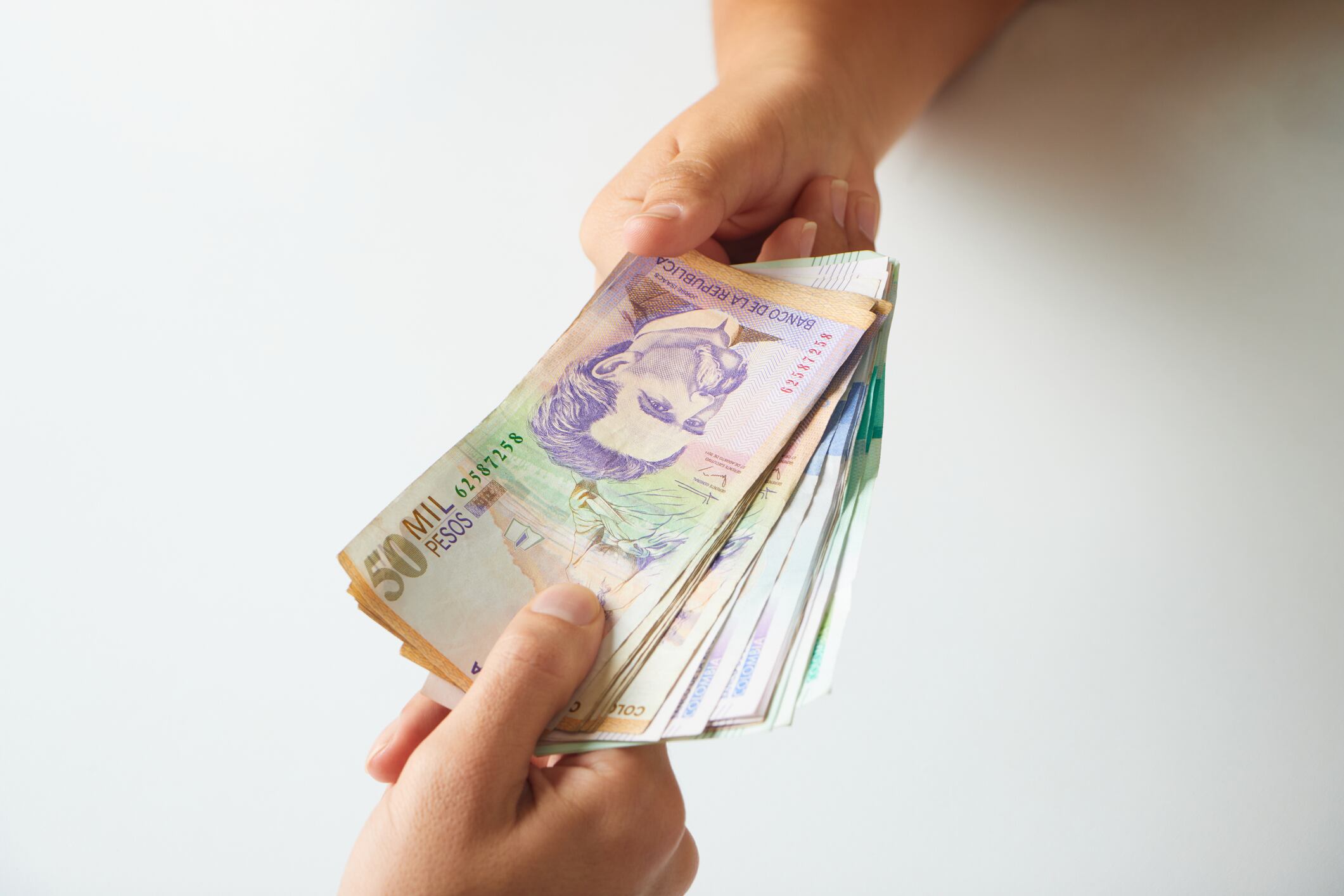 Salario mínimo de Colombia en el año 2000 - Getty Images