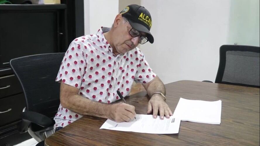 El alcalde William Dau firmó el convenio entre la Alcaldía de Cartagena, el Ministerio de Cultura y el Fondo de Gestión del Riesgo de Desastres. Foto: Cortesía