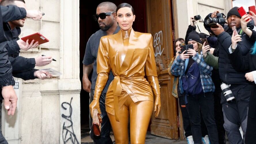 Kim Kardashian enciende las redes con foto en bikini. Foto: Getty Images