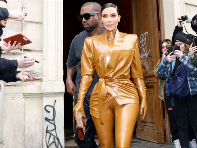 Kim Kardashian enciende las redes con foto en bikini. Foto: Getty Images