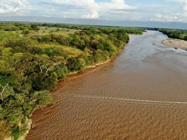 El Ejército con buzos y drones busca a un soldado que desapareció mientras nadaba en el río Saldaña.