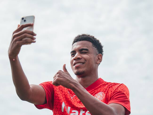 Jhon Solís es nuevo jugador del Girona español. Foto: Twitter oficial del Girona.