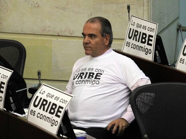 Critican que la hija del senador Carlos Felipe Mejía ocupe un cargo en la Cancillería