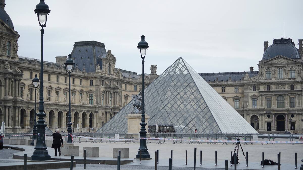 Cinco nuevos sospechosos del robo de joyas en el Museo del Louvre fueron detenidos
