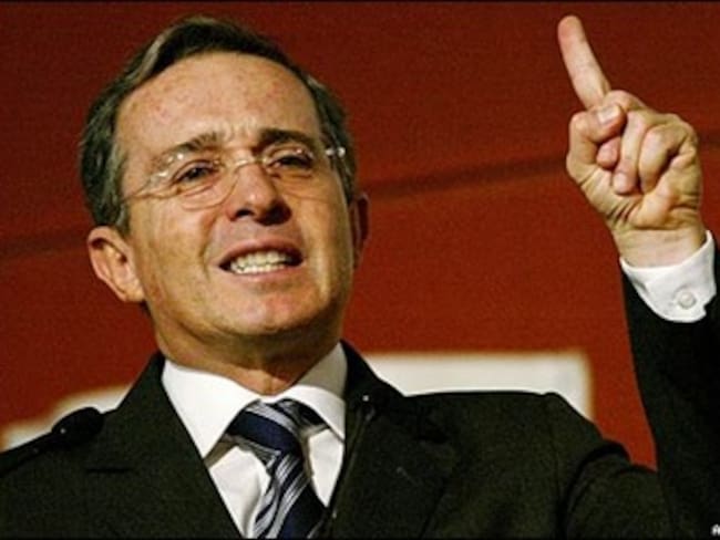 Uribe retoma críticas a Vargas Lleras por relaciones con ‘paras’