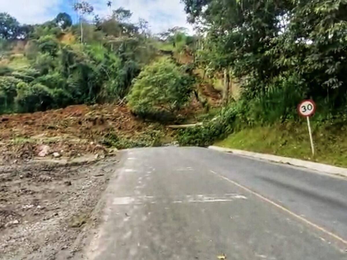 Complicada la movilidad entre Pasto y Popayán por derrumbe en Rosas, Cauca
