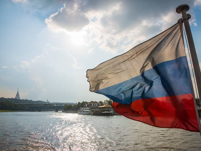 Imagen de referencia de la bandera de Rusia. Foto: Getty Images.