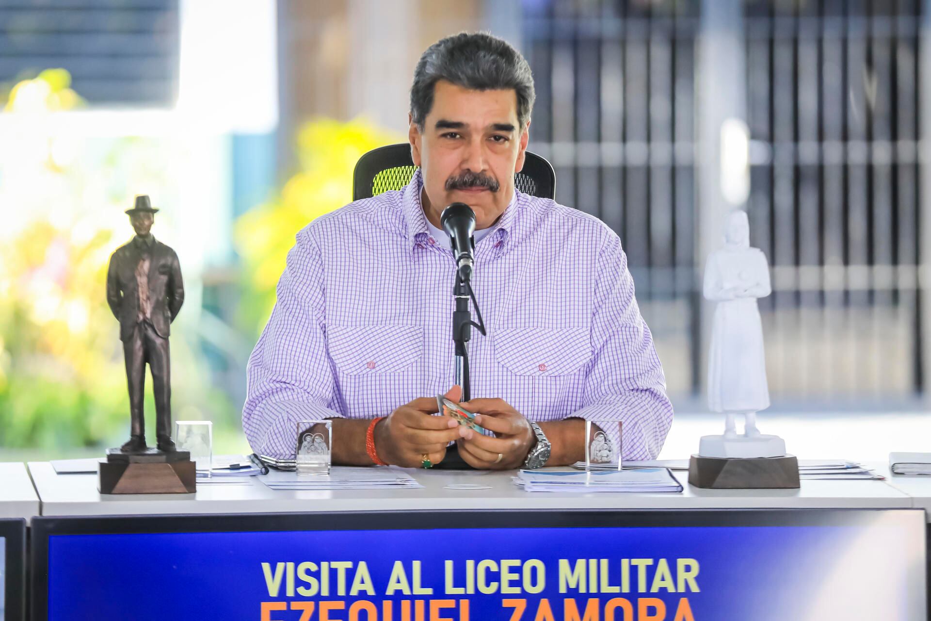 Nicolás Maduro advierte que Venezuela cuenta con “más de 5.000” misiles para la defensa antiaérea. Foto: EFE/ Marcelo Garcia / Palacio Miraflores.