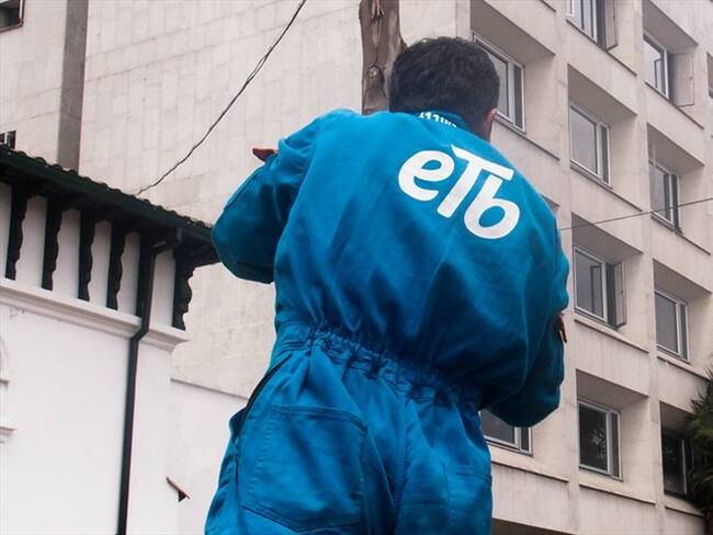 La SIC encontró que ETB no tramitó las solicitudes de terminación de contratos de 18.424 usuarios y continuó prestando y facturando el servicio.. Foto: Colprensa