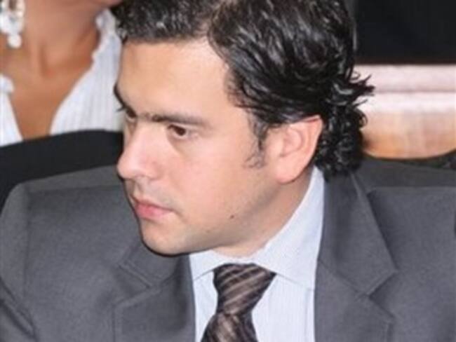 Senador Rodrigo Lara dice que cree en el perdón del hijo de Pablo Escobar