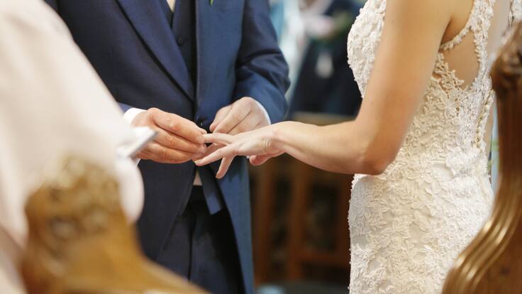 Vivir de contar historias de amor: así es la plataforma ‘Libreta Morada’