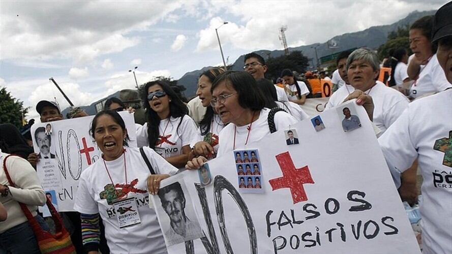 Además, el colectivo de víctimas de crímenes de Estado narró los hechos que rodearon la masacre del Páramo de la Sarna. . Foto: Colprensa