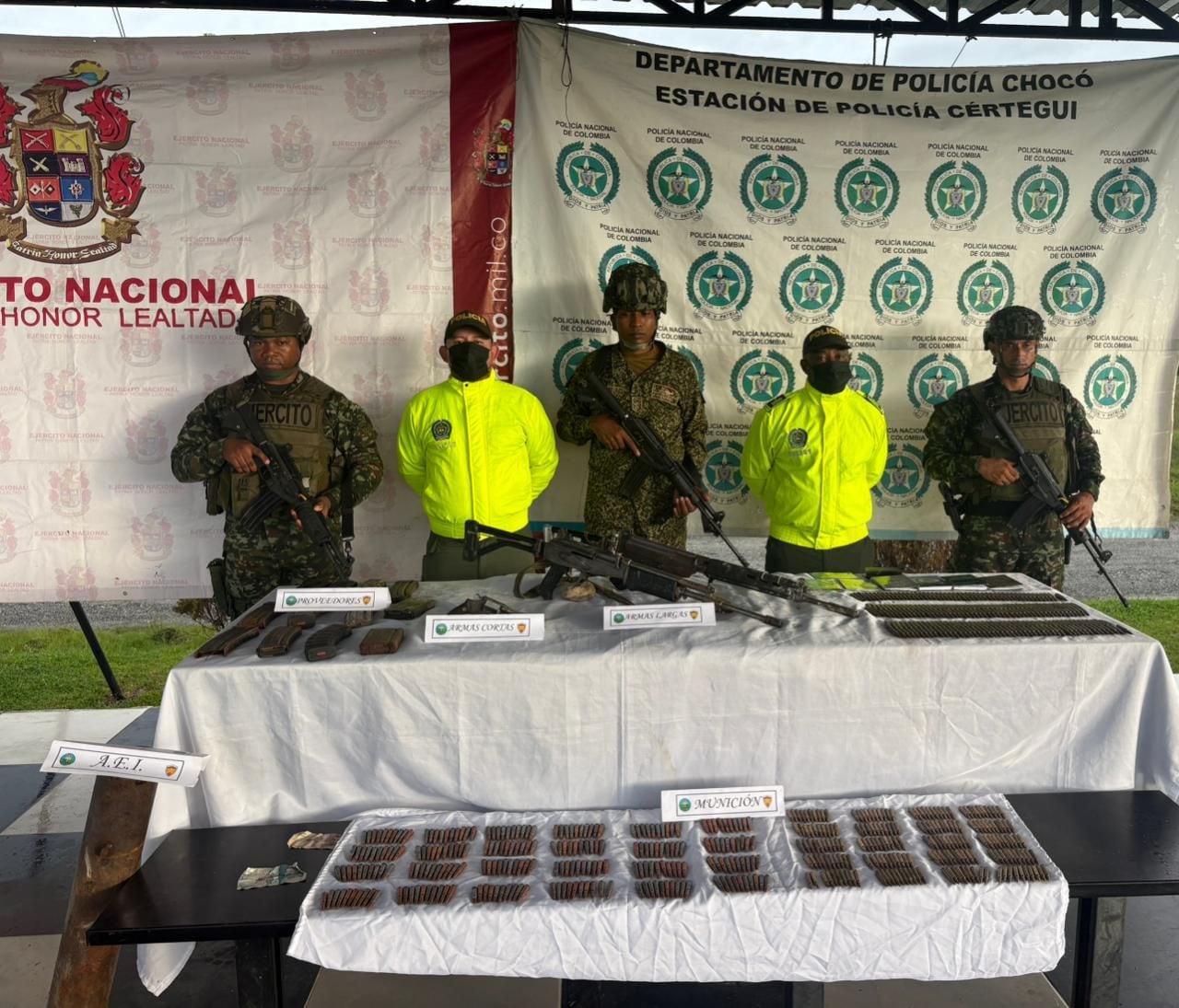 Armas incautadas al Clan del Golfo en Nóvita, Chocó