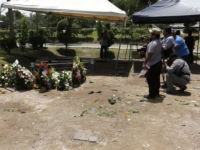 Los dos fueron sepultados en una ceremonia privada a la que acudieron familiares y allegados con rostros consternados.. Foto: Getty Images