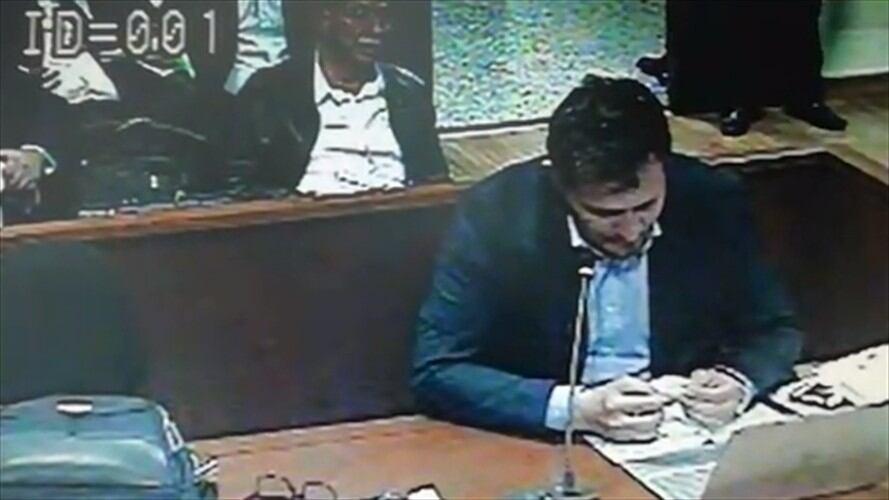 El funcionario dice que está a punto de renunciar a su trabajo. Foto: Imagen tomada de Video.