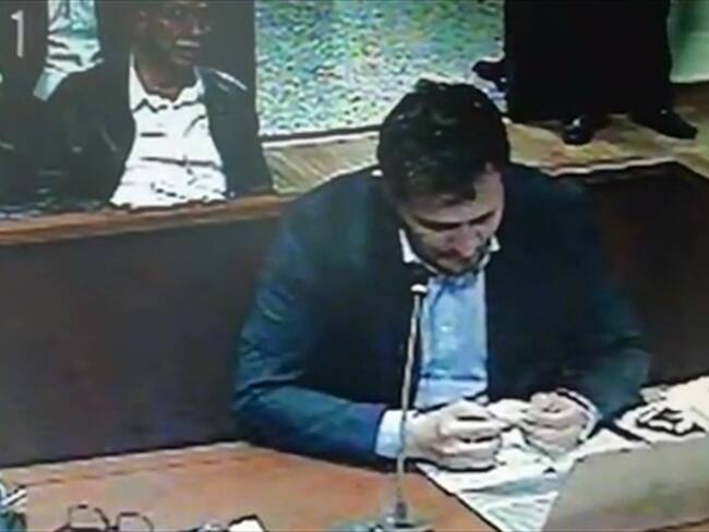 El funcionario dice que está a punto de renunciar a su trabajo. Foto: Imagen tomada de Video.