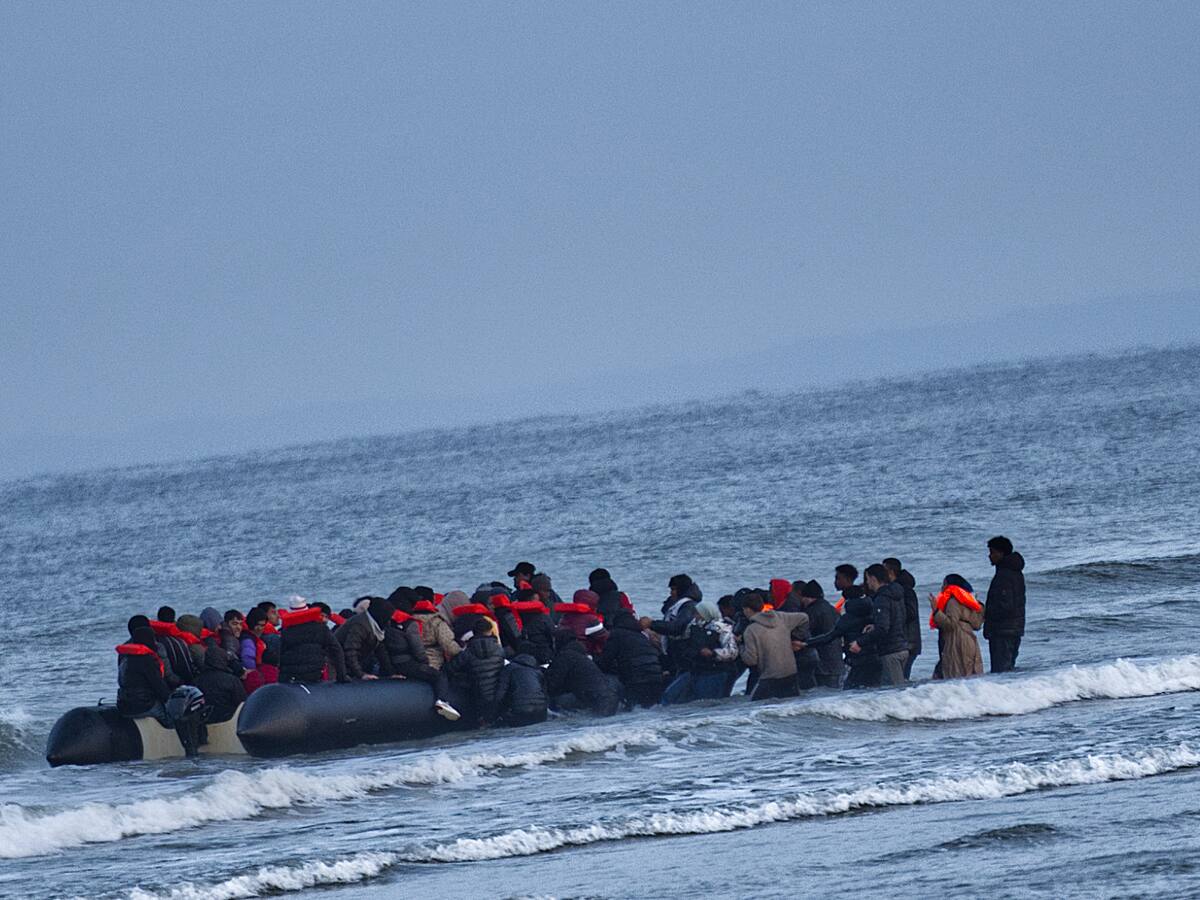 Más de 25.000 migrantes cruzaron al Reino Unido por el Canal de la Mancha en lo que va de 2025