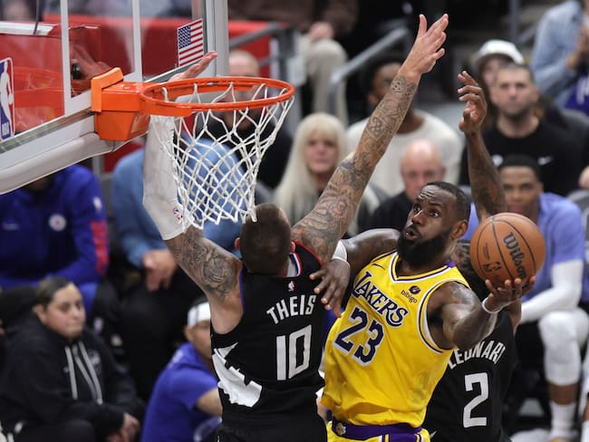 LeBron James en un partido ante Clippers el 28 de febrero 2024. Foto: EFE/EPA/ALLISON DINNER SHUTTERSTOCK OUT