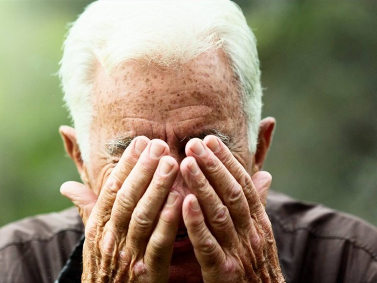 Video: Padre de reconocido youtuber rompió en llanto al saber que su hijo pagó su hipoteca