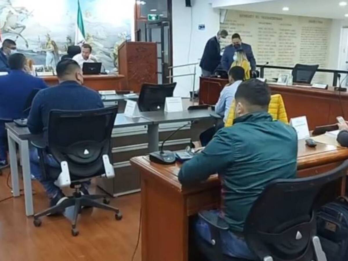 Autorizan al alcalde Fúneme para entregar 50 apartamentos de controvertido proyecto