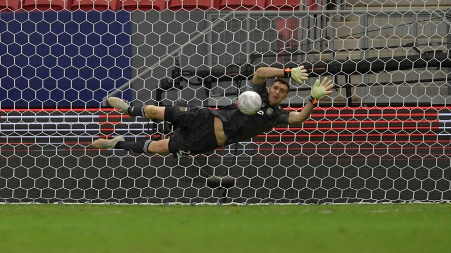 Indignación en redes con arquero de Argentina por mensajes contra jugadores de Colombia. Foto: Getty Images