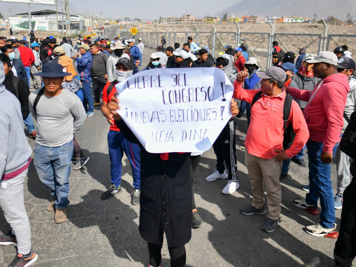 Manifestantes intentaron asaltar el aeropuerto de Arequipa, Perú