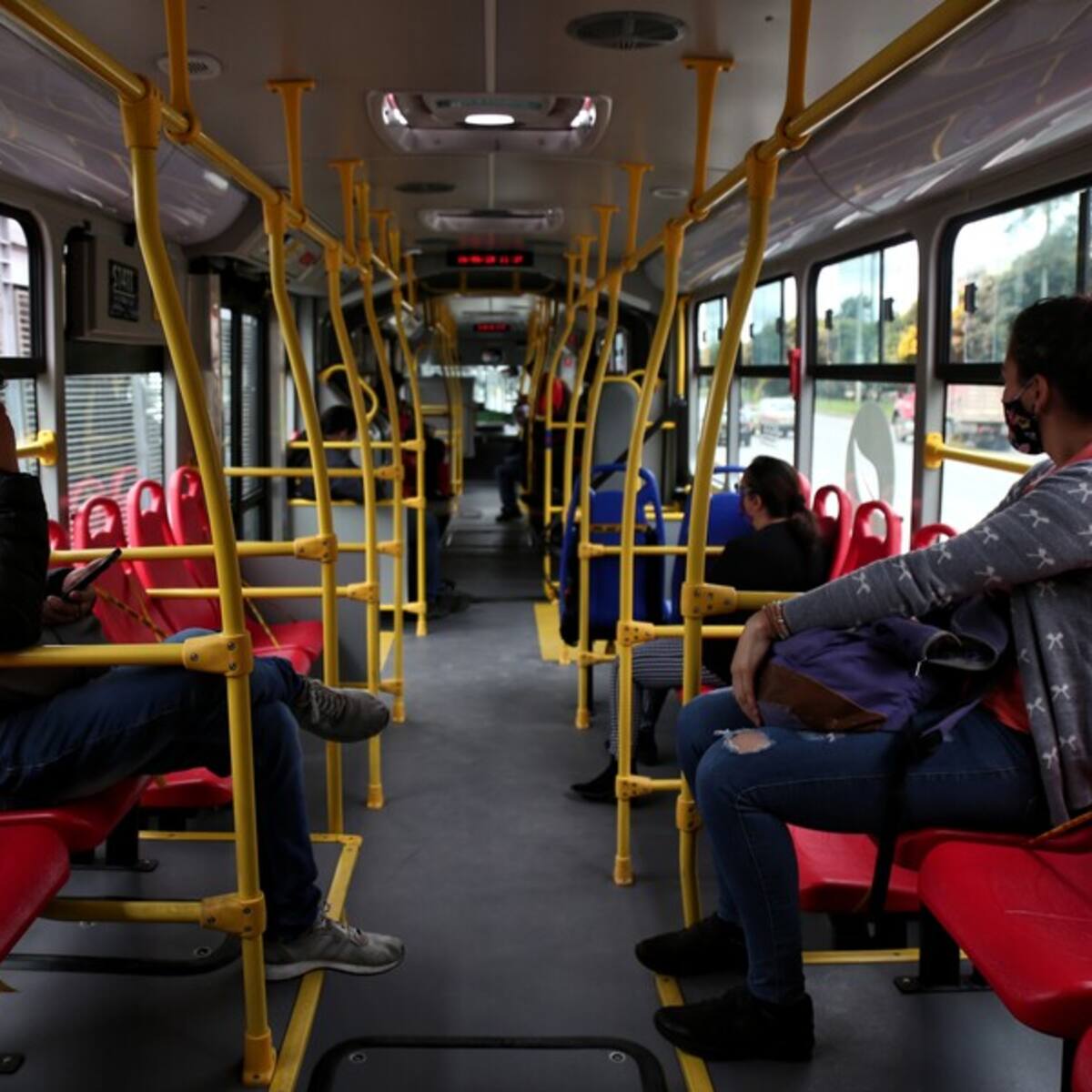 Delincuentes con cuchillos robaron a pasajeros en TransMilenio