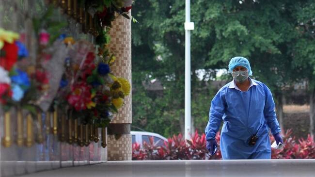 Adriana Pérez, nieta de mujer fallecida por Covid-19, contó en Sigue La W, el viacrucis que ha tenido que pasar para poder enterrar a su abuela.. Foto: Getty Images