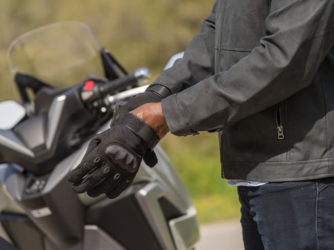 Elementos de protección para motociclistas.