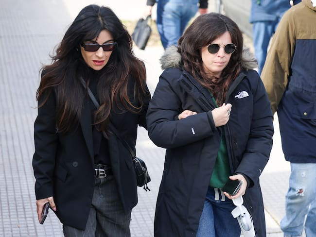 Las hijas de Diego Maradona, Gianina Maradona (i) y Dalma Maradona. Foto: EFE/ Juan Ignacio Roncoroni