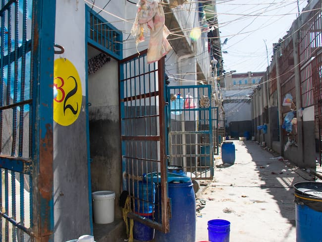 Interior de la Penitenciaria Nacional en Puerto Príncipe (Haití). Foto: EFE/ Siffroy Clarens