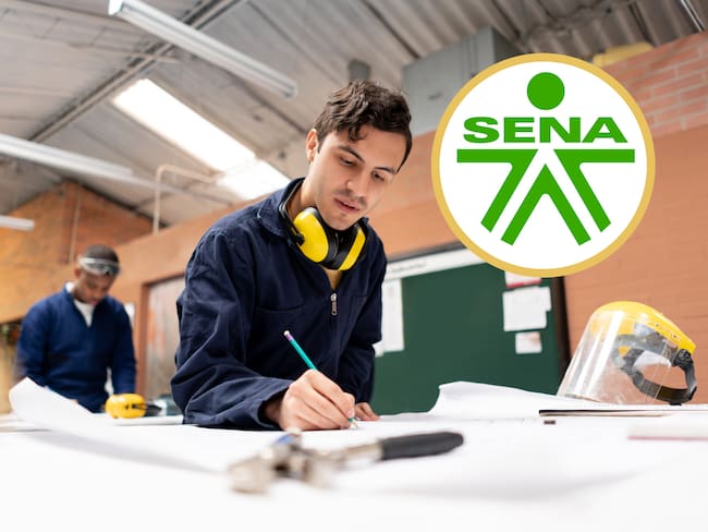 Estudiante tomando una clase de ingeniería en un taller. En el círculo, logo del SENA (GettyImages / Redes sociales)