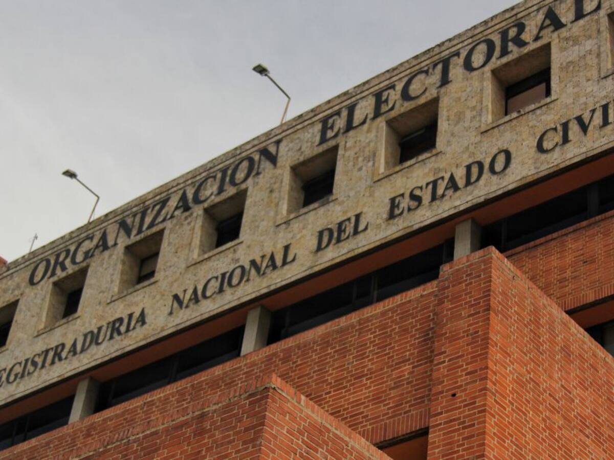 Registradores y sus padrinos políticos