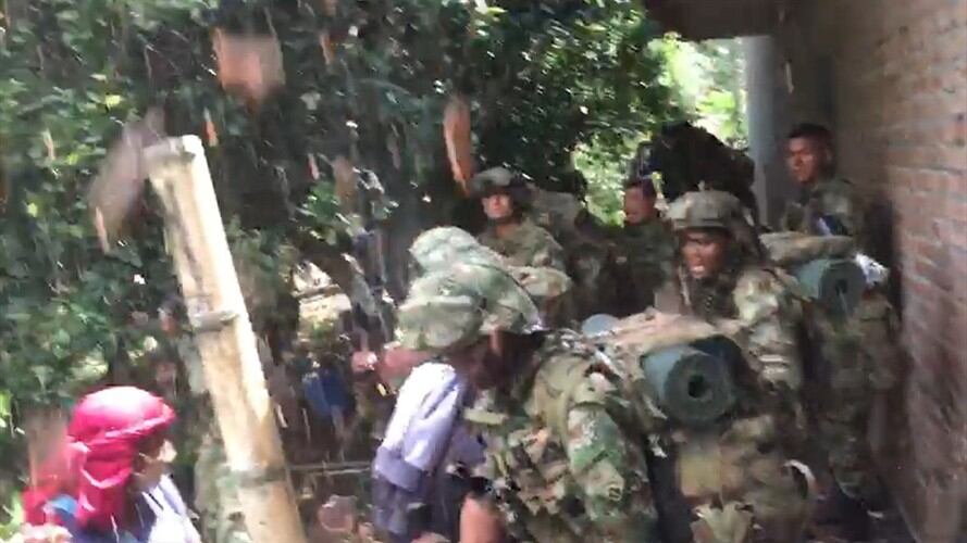 Los enfrentamientos entre civiles y el Ejército han dejado varias personas heridas. Foto: Cortesía