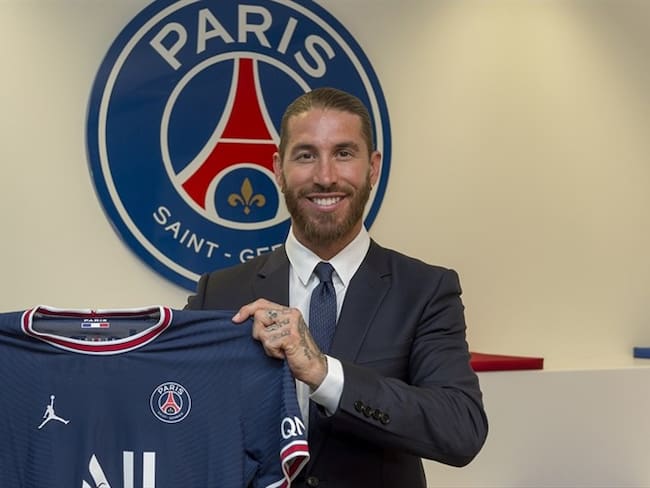 Sergio Ramos ya se vistió con la camiseta del PSG. Foto: Paris Saint-Germain Football/PSG via Getty Images