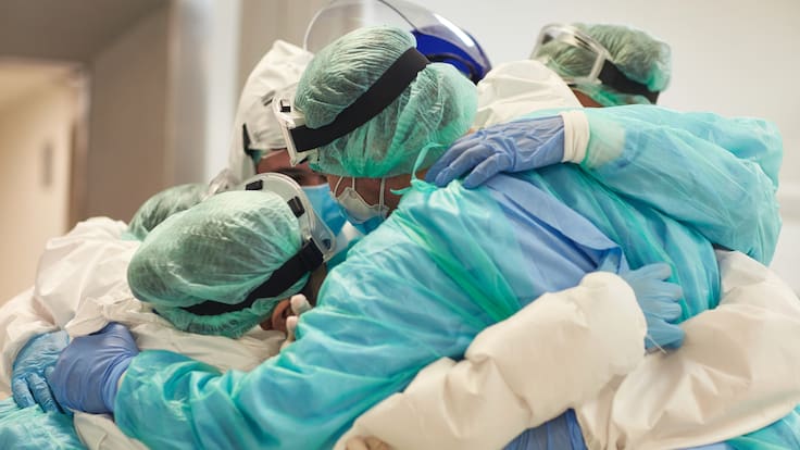 Acercarnos a la muerte es lo peor de la profesión: fotoperiodista Víctor Moriyama tras la pandemia