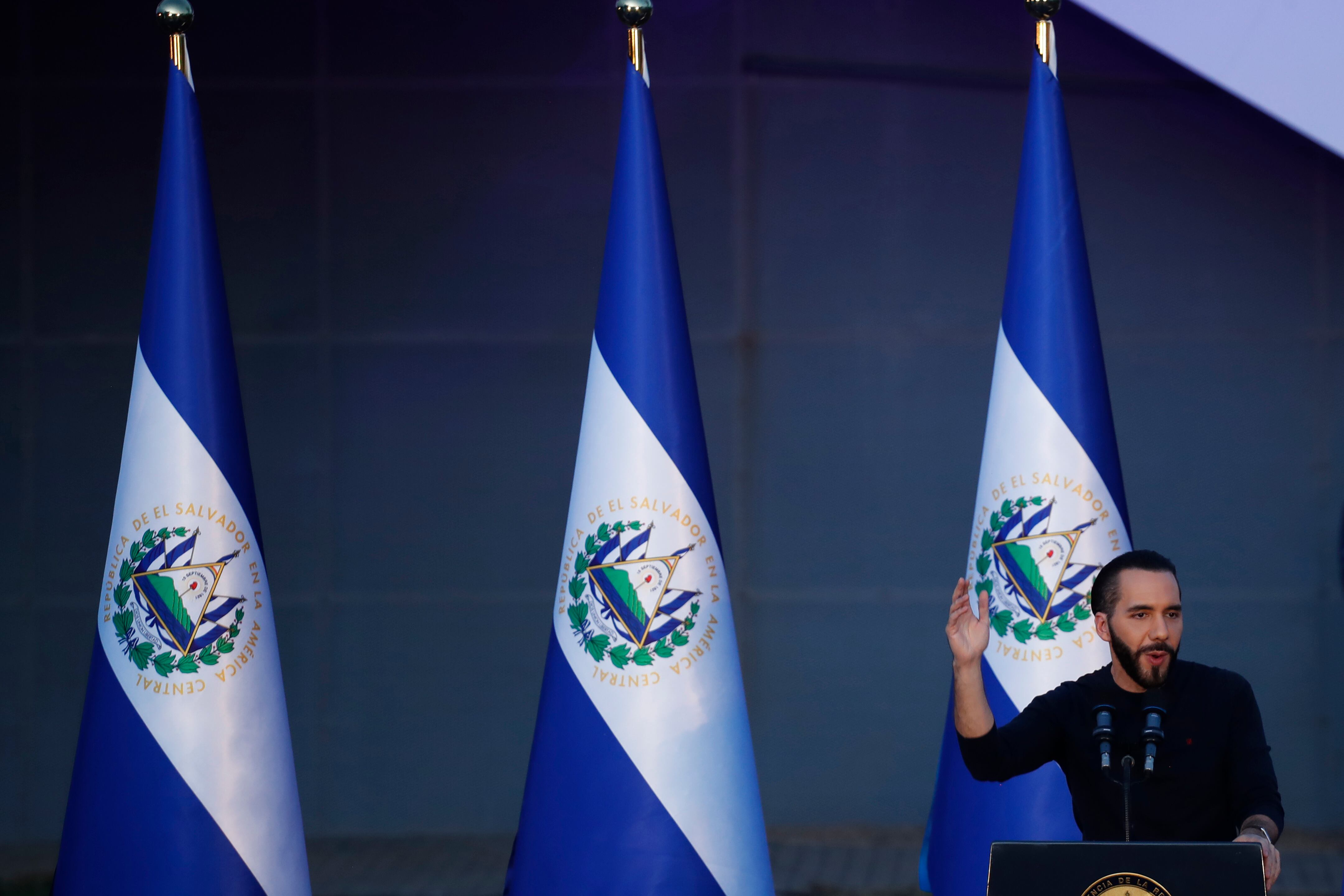 AME2421. CIUDAD ARCE (EL SALVADOR), 16/07/2024.- El presidente de El Salvador, Nayib Bukele, habla en la inauguración del centro tecnológico de datos comercial, Data Trust. EFE/Rodrigo Sura