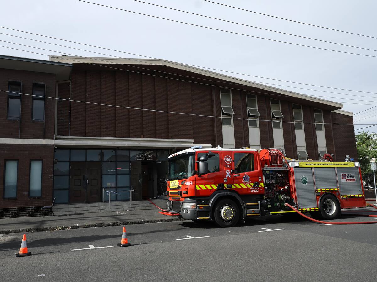 Israel condenó como “antisemita” el incendio provocado contra una sinagoga en Melbourne