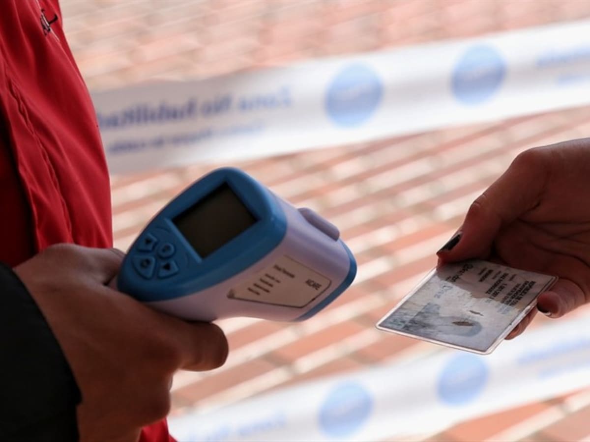 Ordenan pico y cédula en transporte público, en ciudades con ocupación UCI superior al 80%