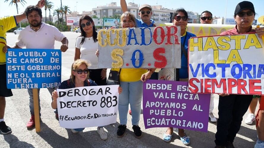 Este anuncio tuvo lugar el sábado por la noche, tras una jornada marcada por la violencia, que sumió a Quito en el caos, tras lo cual el gobierno impuso el toque de queda.. Foto: Getty Images