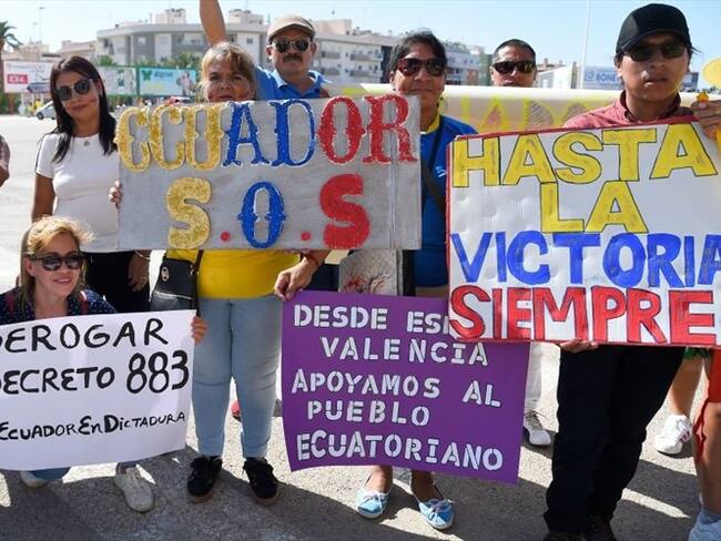 Este anuncio tuvo lugar el sábado por la noche, tras una jornada marcada por la violencia, que sumió a Quito en el caos, tras lo cual el gobierno impuso el toque de queda.. Foto: Getty Images