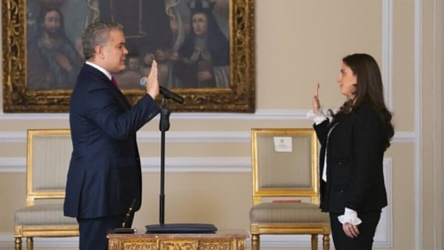 El presidente de la República posesionó como ministra a su exconsejera para las Regiones, Karen Abudinen. Foto: Presidencia de la República