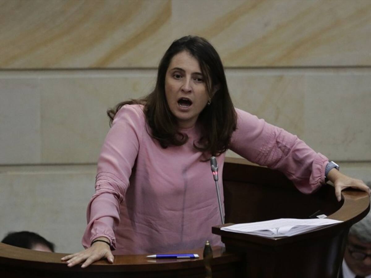 Hija de Paloma Valencia la hizo "quedar como un zapato" en entrevista sobre castigo físico