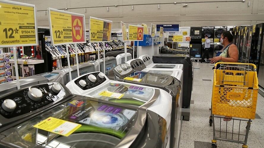 Carlos Mario Giraldo Moreno, presidente de Grupo Éxito, aclaró en Sigue La W lo sucedido en Éxito Simón Bolívar en Cali. . Foto: Colprensa - Camila Díaz