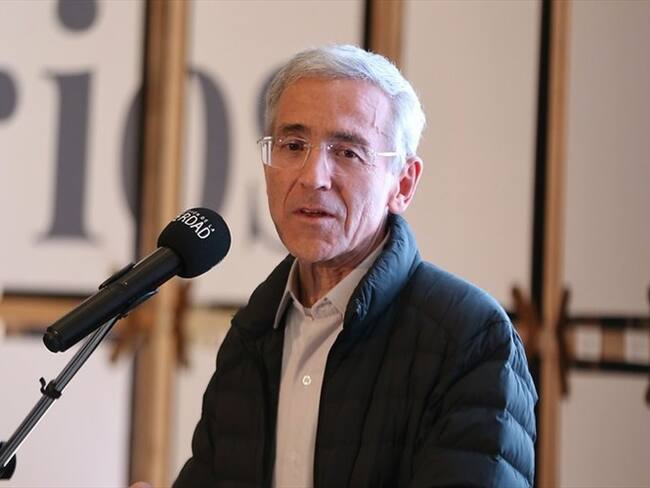 Me sorprende la cantidad de gente que quiere contribuir a la verdad: Francisco de Roux