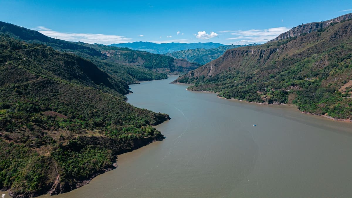 Hidroeléctrica de Chivor vuelve a generar energía tras más de un mes de estar apagada